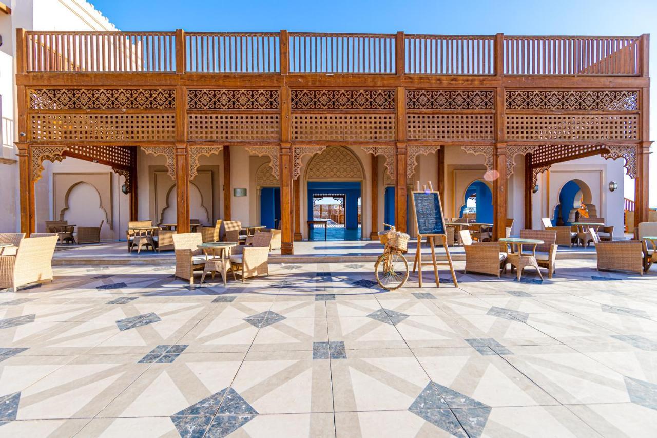 Grand Palace - Couples Only 18 Years Plus (Adults Only) Hurghada Exterior photo The hotel's courtyard