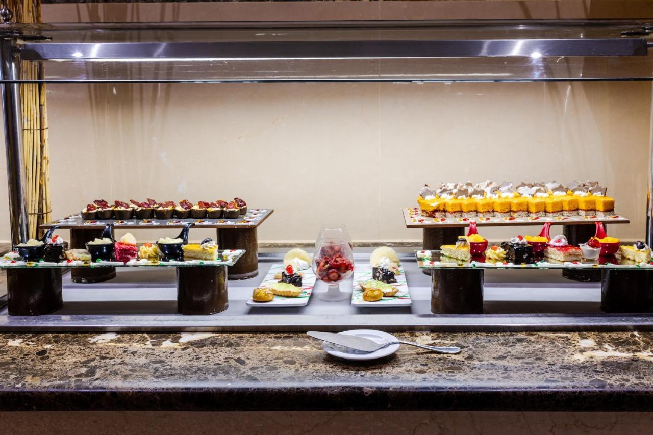 Grand Palace - Couples Only 18 Years Plus (Adults Only) Hurghada Exterior photo A dessert buffet