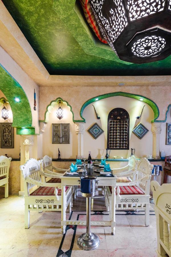 Grand Palace - Couples Only 18 Years Plus (Adults Only) Hurghada Exterior photo Restaurant in the hotel