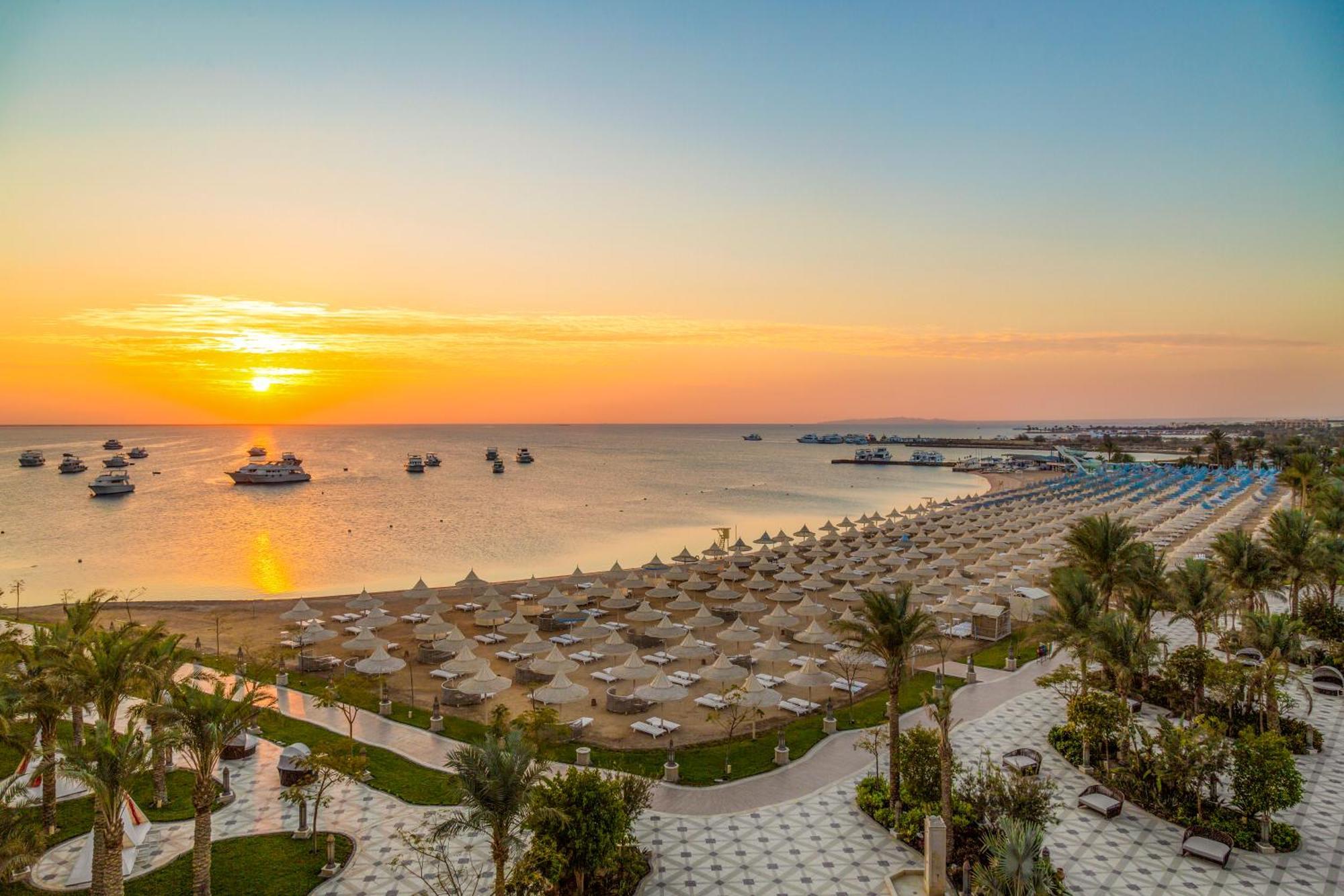 Grand Palace - Couples Only 18 Years Plus (Adults Only) Hurghada Exterior photo Sunset at the Red Sea